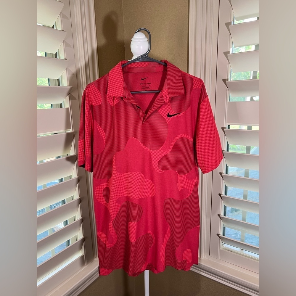 Nike Men's Red Patterned Polo Shirt
